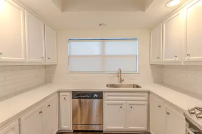 909 E 39th Street, Houston, TX 77022 - Photo 9