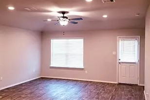 519 Green Clover Ln, Rosharon, TX 77583 - Photo 5