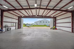 7736 Meteor Dr, Sealy, TX 77474 - Photo 9