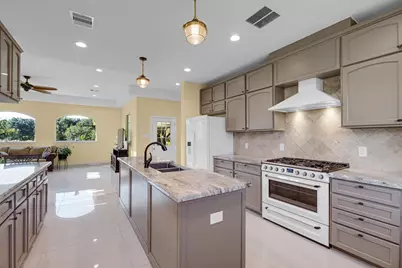 419 Old Orchard Drive, Dickinson, TX 77539 - Photo 17