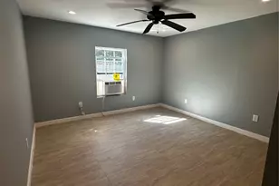 9337 B Talton St, Houston, TX 77078 - Photo 7