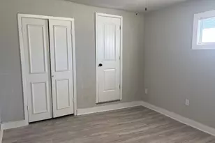 5962 Belarbor St, Houston, TX 77033 - Photo 13