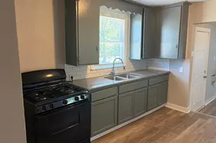 5962 Belarbor St, Houston, TX 77033 - Photo 9