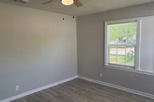 5962 Belarbor St, Houston, TX 77033 - Photo 17