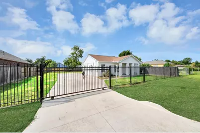 8116 Saint Louis Street, Houston, TX 77028 - Photo 9