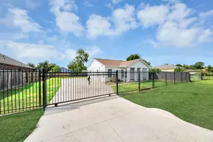 8116 St Louis St, Houston, TX 77028 - Photo 9