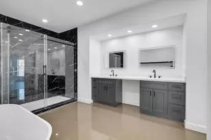 12564 Memorial Dr, Houston, TX 77024 - Photo 19