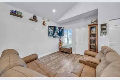 320 W Live Oak Street, Angleton, TX 77515 - Photo 7