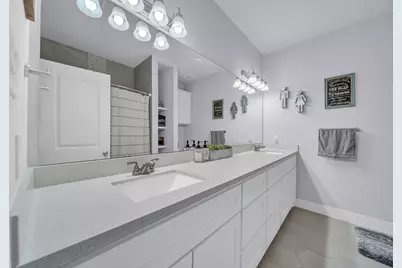 320 W Live Oak Street, Angleton, TX 77515 - Photo 17