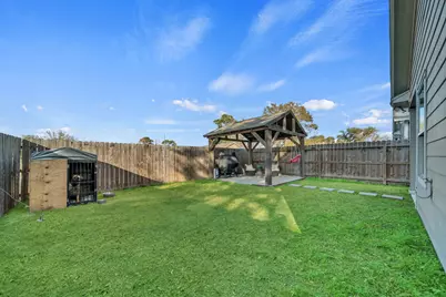 320 W Live Oak Street, Angleton, TX 77515 - Photo 19