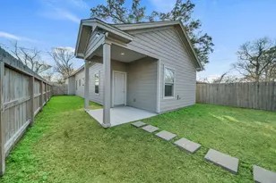 320 W Live Oak St, Angleton, TX 77515 - Photo 21