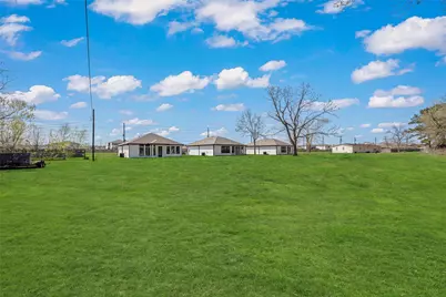 1511 Waco St, Dayton, TX 77535 - Photo 33