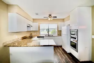 4701 Spring Ln, Baytown, TX 77521 - Photo 5