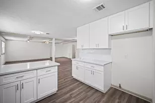 8223 Gulf Tree Ln, Houston, TX 77075 - Photo 11