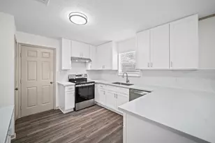 8223 Gulf Tree Ln, Houston, TX 77075 - Photo 9