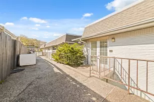 3300 Yorktown St, Houston, TX 77056 - Photo 21