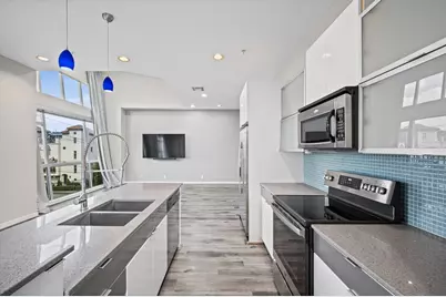 207 Pierce Street #305, Houston, TX 77002 - Photo 9