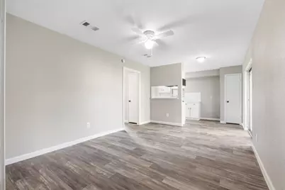 9627 Glenwood Forest Drive, Houston, TX 77078 - Photo 9