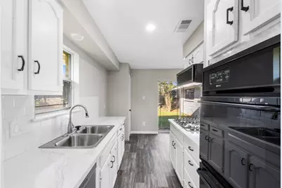 9627 Glenwood Forest Drive, Houston, TX 77078 - Photo 5