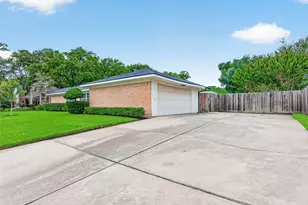 3031 Broadmoor Dr, Sugar Land, TX 77478 - Photo 33