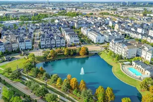 827 Dunleigh Meadows Ln Ln, Houston, TX 77055 - Photo 3