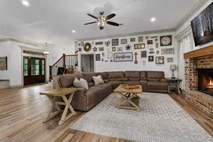 438 W Pineshadows Dr, Sour Lake, TX 77659 - Photo 3