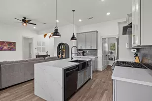 459 Green Meadows Dr, West Columbia, TX 77486 - Photo 17