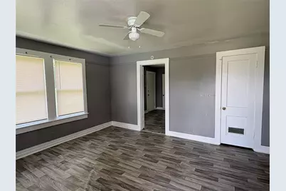 715 W 4th Street, Freeport, TX 77541 - Photo 5