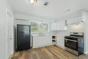 9802 Carmalee St, Houston, TX 77075 - Photo 7