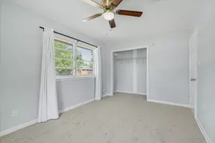 9802 Carmalee St, Houston, TX 77075 - Photo 11