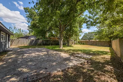 9802 Carmalee Street, Houston, TX 77075 - Photo 15