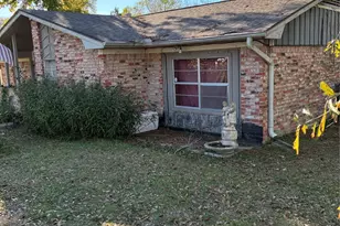 104 Sabine, Huntsville, TX 77320 - Photo 3