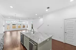 5326 Darling St, Houston, TX 77007 - Photo 9