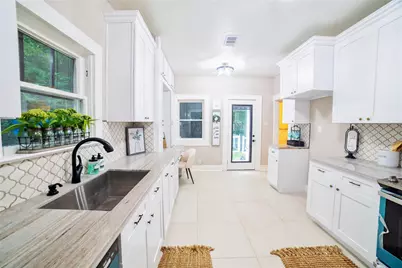 420 N Live Oak Street, Tomball, TX 77375 - Photo 13
