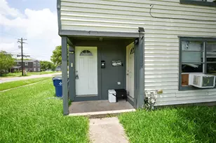 1138 4th Ave N, Texas City, TX 77590 - Photo 5