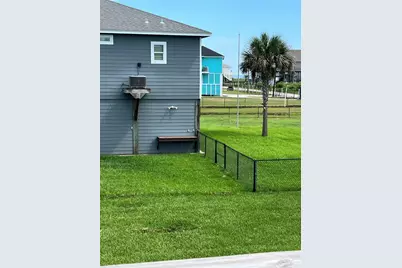 951 Clara, Crystal Beach, TX 77650 - Photo 11