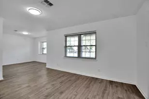 10513 Moorberry Ln, Houston, TX 77043 - Photo 7