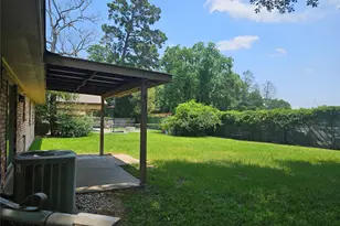 207 Shadow Oaks Dr, Conroe, TX 77303 - Photo 3