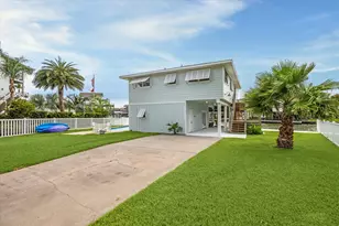 1226 Oahu Dr, Tiki Island, TX 77554 - Photo 3