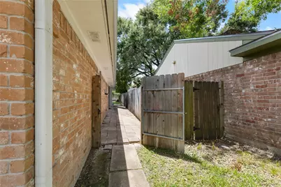 16410 Hickory Knoll Drive, Houston, TX 77059 - Photo 37