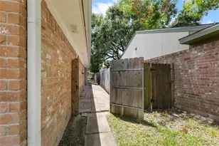 16410 Hickory Knoll Dr, Houston, TX 77059 - Photo 37