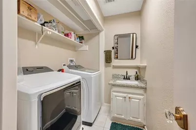 16570 Space Center Boulevard, Houston, TX 77058 - Photo 9