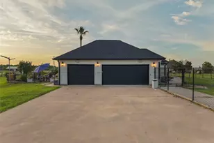 616 County Rd 44, Angleton, TX 77515 - Photo 13
