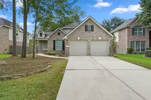 11 Davis Cottage Ct, The Woodlands, TX 77385 - Photo 1