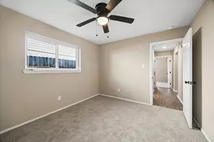 9807 Sparrow St, La Porte, TX 77571 - Photo 23