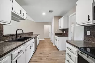9807 Sparrow St, La Porte, TX 77571 - Photo 3