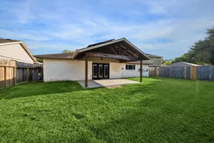 9807 Sparrow St, La Porte, TX 77571 - Photo 5