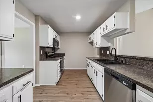9807 Sparrow St, La Porte, TX 77571 - Photo 11