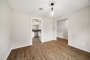 9807 Sparrow St, La Porte, TX 77571 - Photo 9