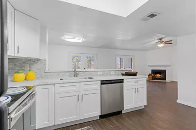 4444 Victory Drive Drive #1108, Houston, TX 77088 - Photo 7